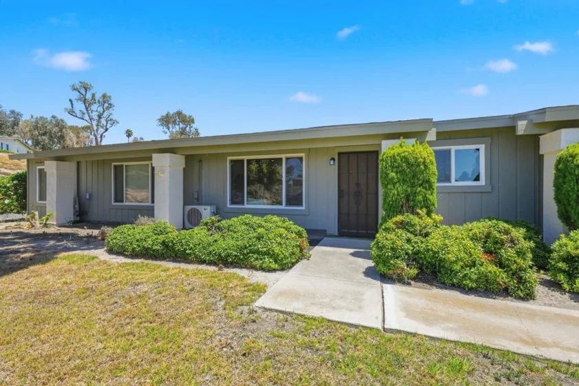 3738 Hickory Way photo 1