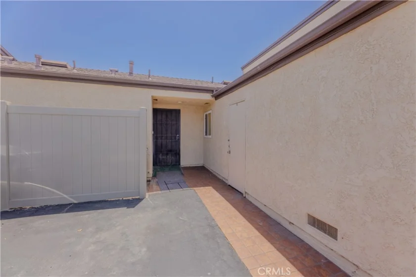 579 Parkview photo 18