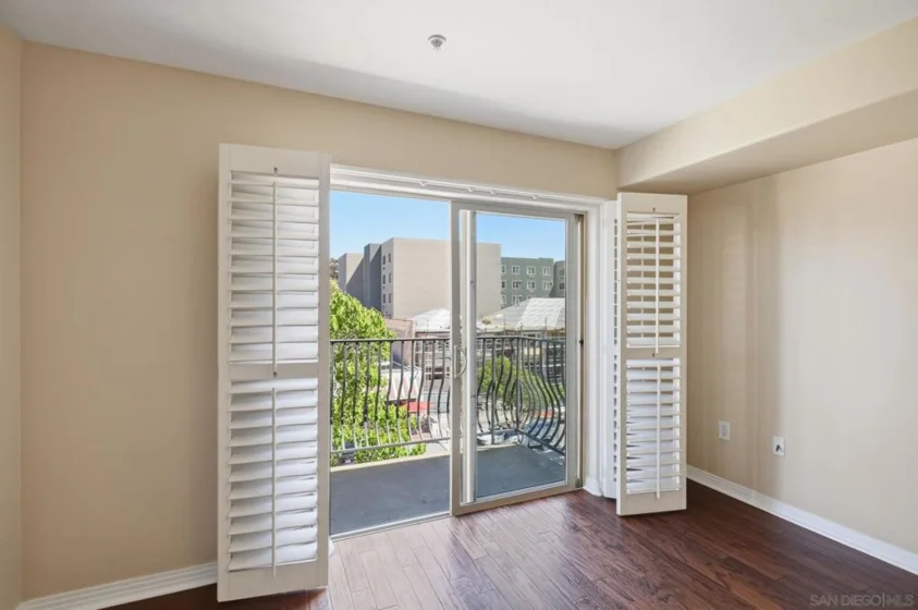 801 W Hawthorn #406 photo 13