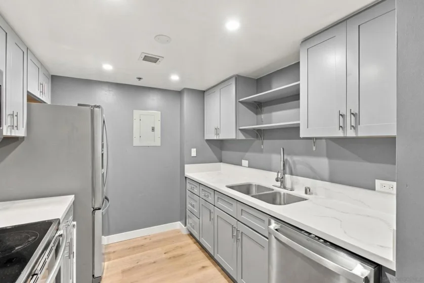 425 W Beech Street #314 photo 4