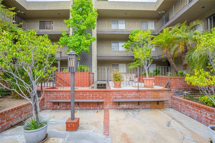 125 W Mountain Street #102 photo 7