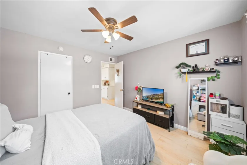 12839 Newhope Street photo 32