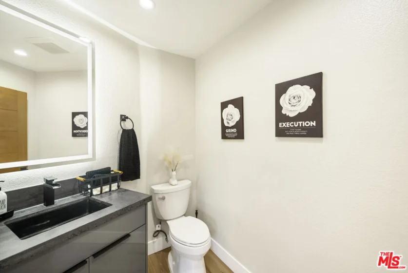4139 Cahuenga Boulevard #106 photo 4