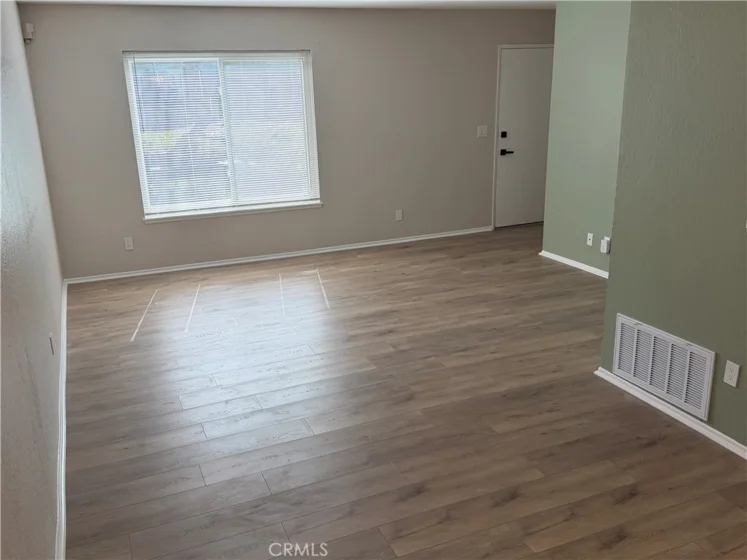 1091 Clark photo 8