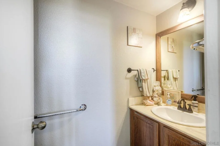 2885 Sanford Lane photo 14