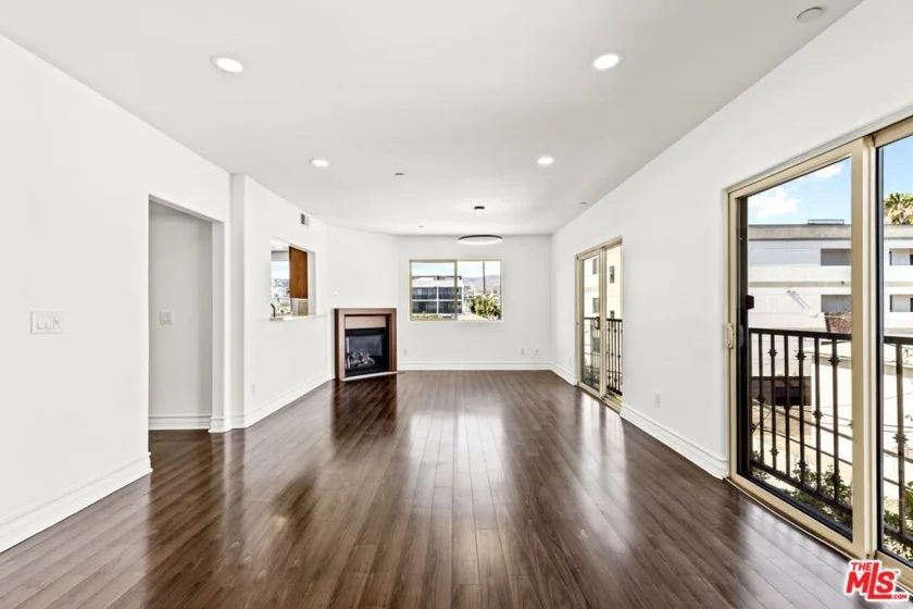 936 N Hudson Avenue #302 photo 8