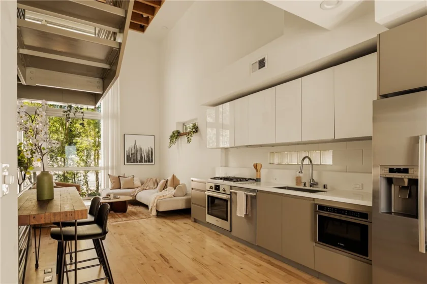 3450 W Cahuenga #907 photo 17
