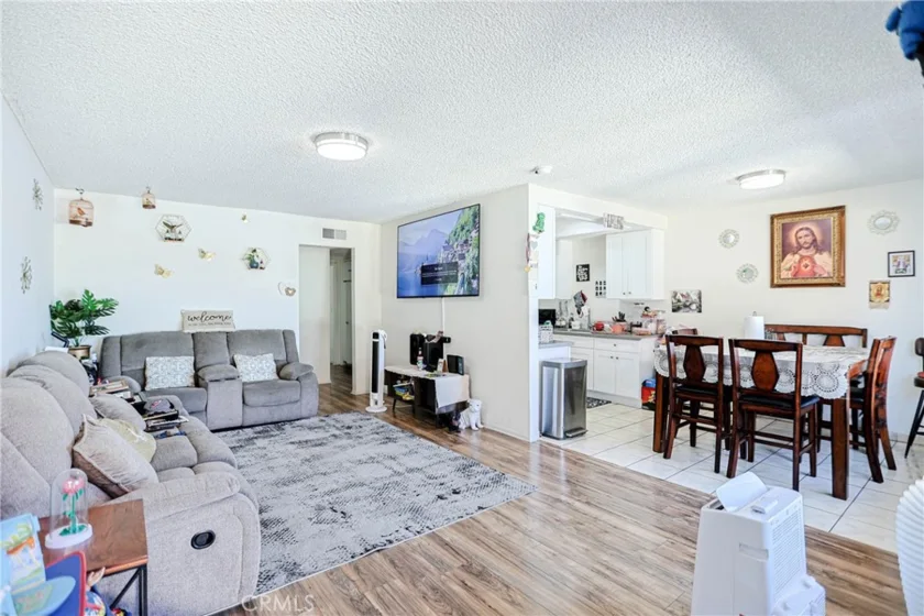 1400 W Warner photo 1