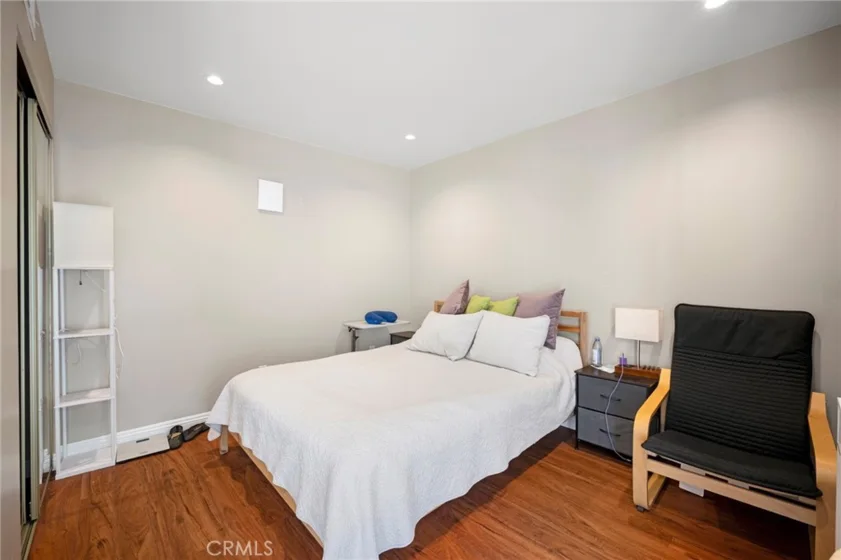 543 W Stocker Street #14 photo 13