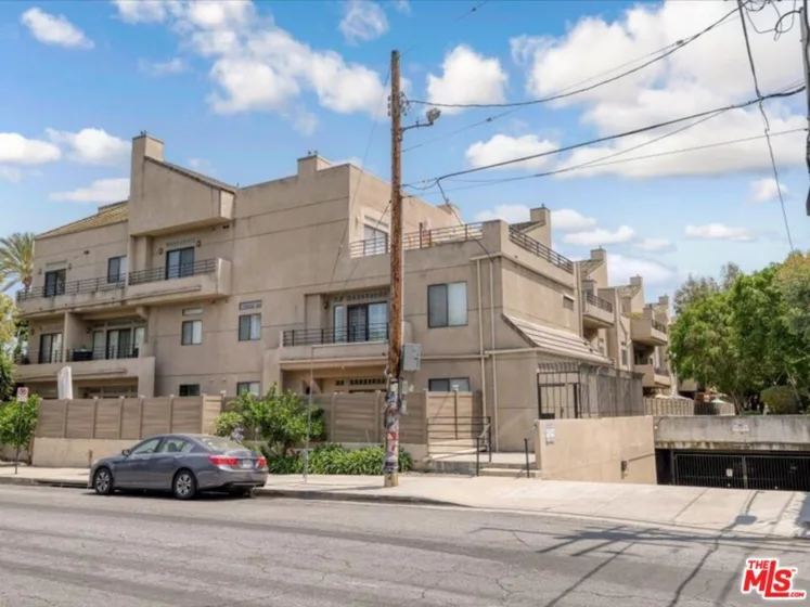 4477 Woodman Avenue #304 photo 35