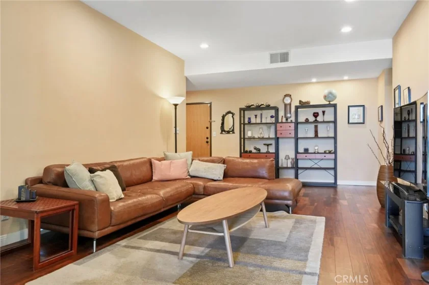 13331 Moorpark Street #216 photo 7
