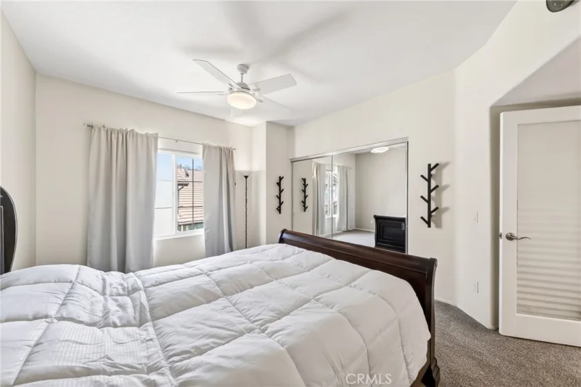 512 S Hollydale photo 33