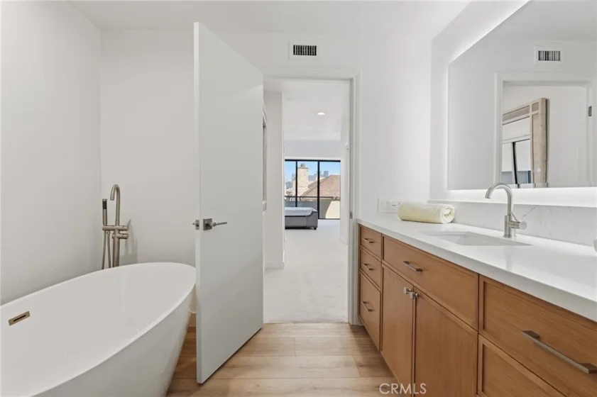 1880 Veteran Avenue #306 photo 14