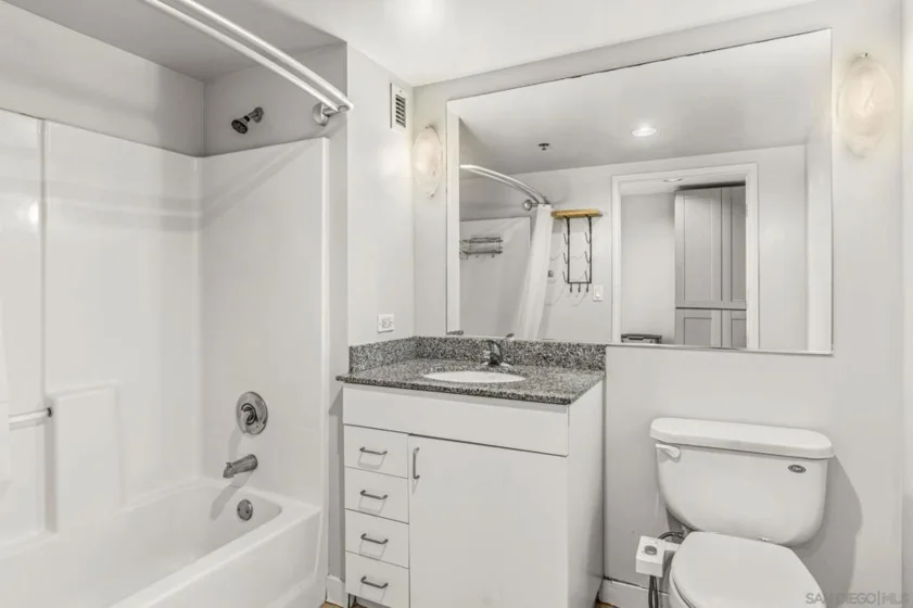 425 W Beech Street #805 photo 11