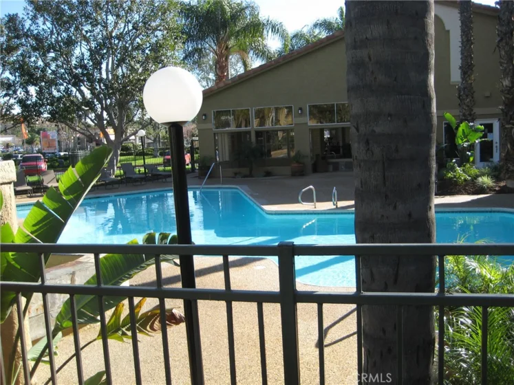 2085 Highpointe photo 1