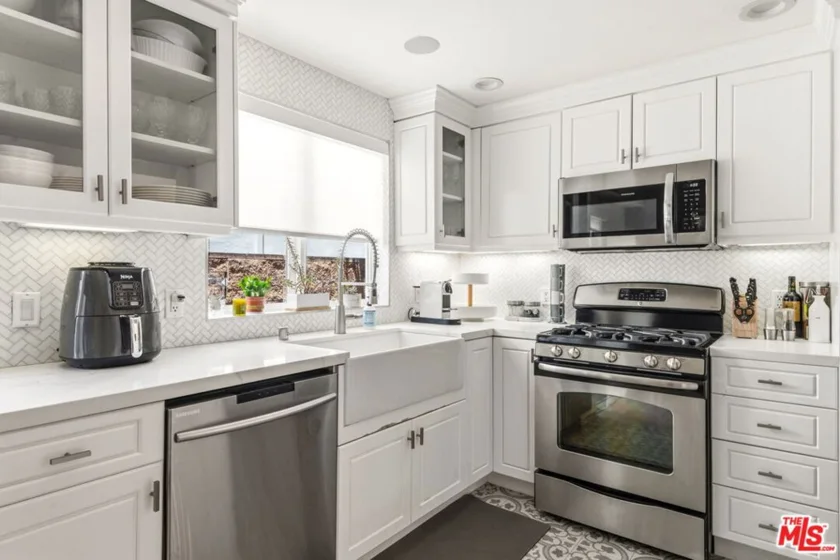 1010 N Curson Avenue #101 photo 4