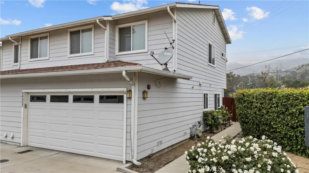 14552 Foothill photo 1