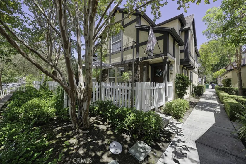 80 Three Vines Court photo 1