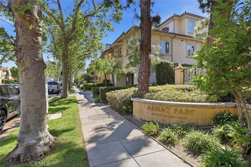 143 N Arnaz Drive #105 photo 27