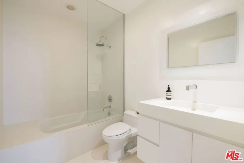 825 N Kings Road #2 photo 31