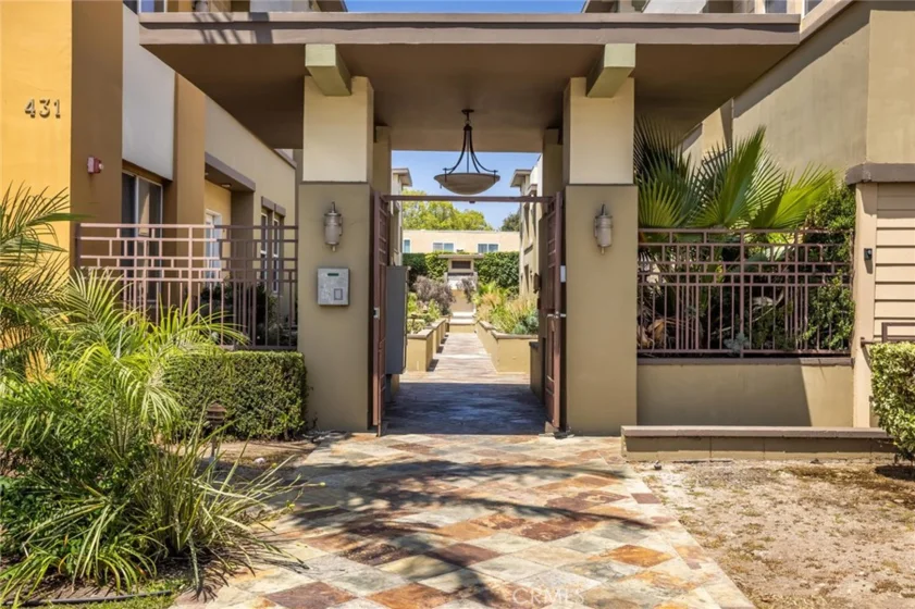 431 N Los Robles Avenue #2 photo 2