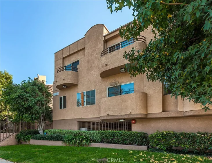11524 Moorpark Street #2 photo 1