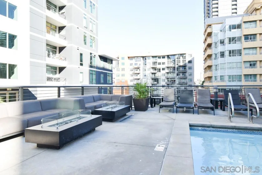 425 W Beech Street #408 photo 23