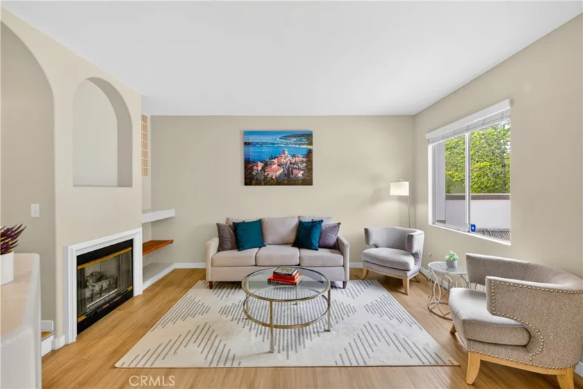 2329 Sunningdale photo 8