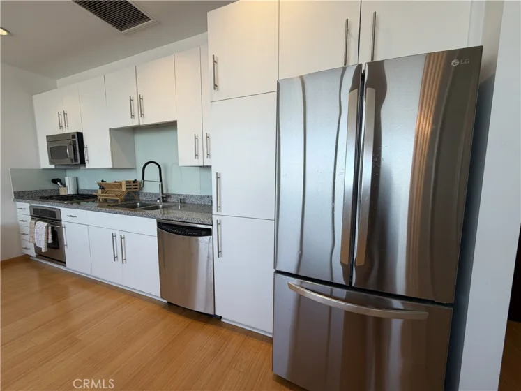 1100 Wilshire #2901 photo 4