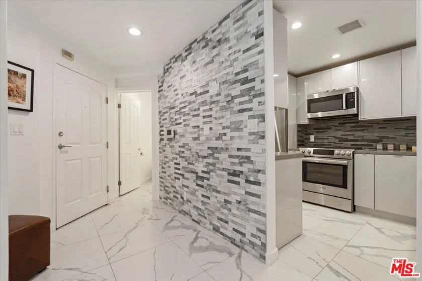 1160 Granville Avenue #108 photo 35