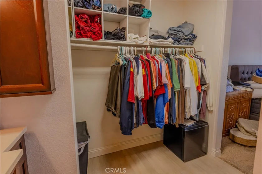 579 Parkview photo 20