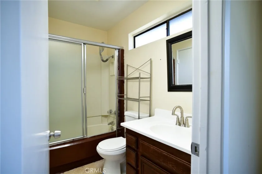 9601 Sylmar Avenue #1 photo 32