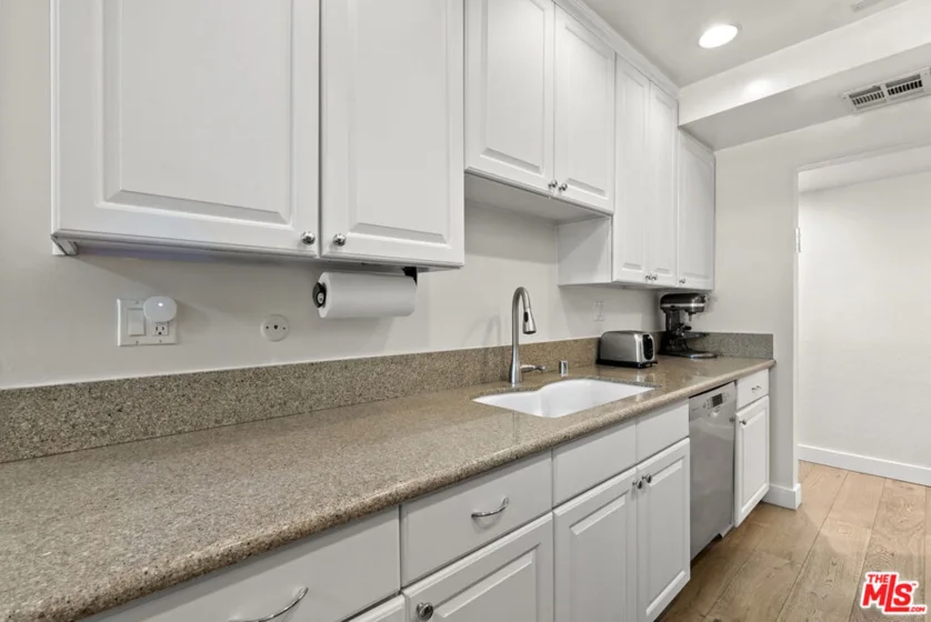 1515 S Beverly Drive #201 photo 10