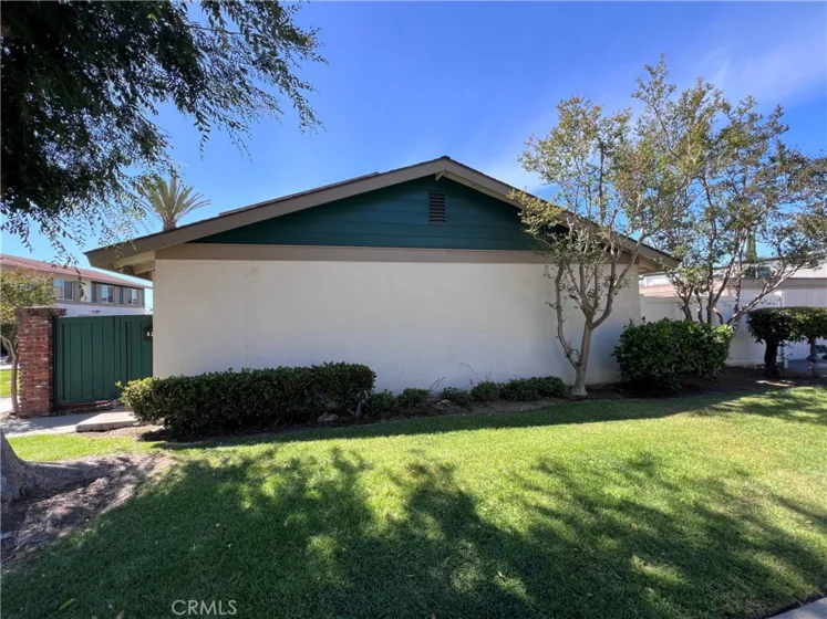 8221 Ginnis Green photo 3