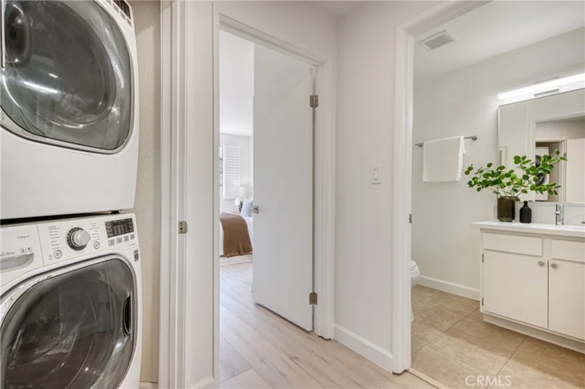 221 S Oak Knoll Avenue #202 photo 19