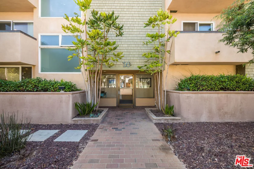 16 Quarterdeck Street #102 photo 19