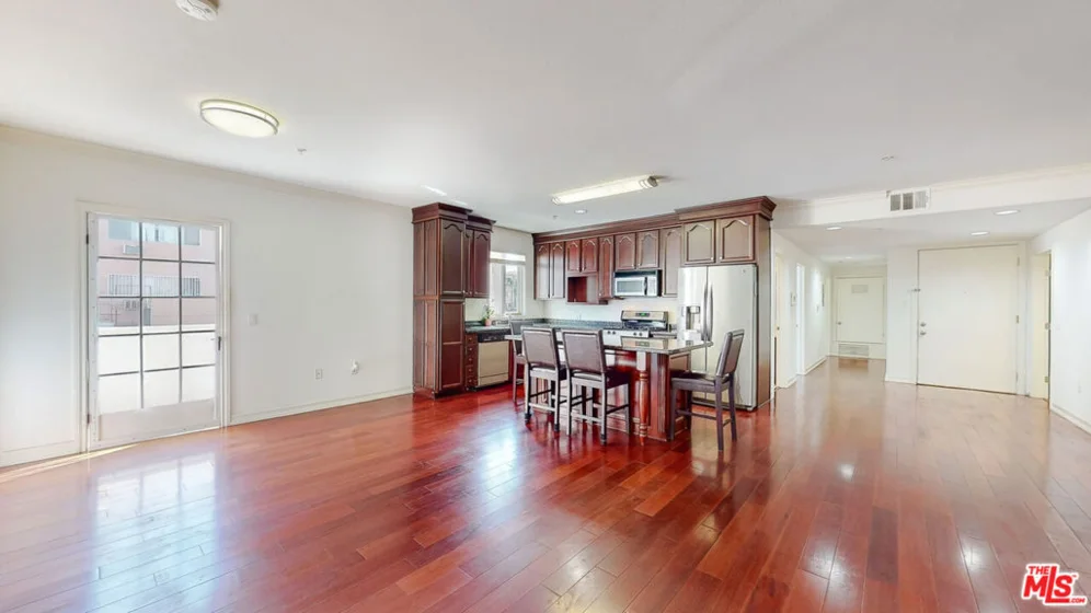 926 S Manhattan Place #202 photo 1