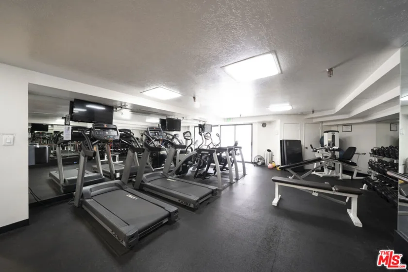 121 S Hope Street #518 photo 34