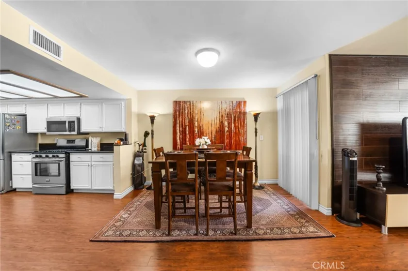 554 E San Jose #203 photo 5