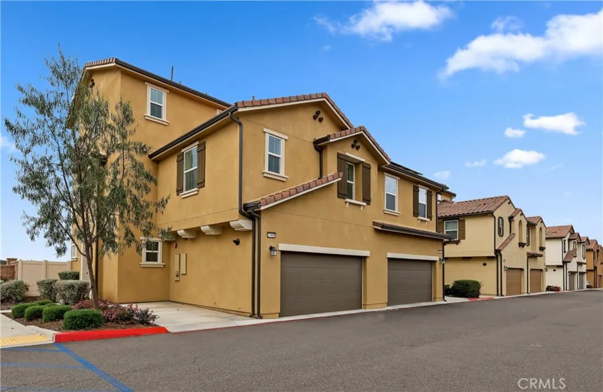 27460 Clarise Lane photo 1