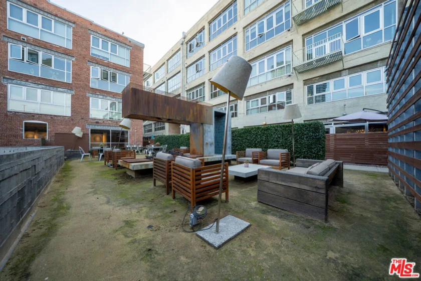 530 S Hewitt Street #147 photo 23