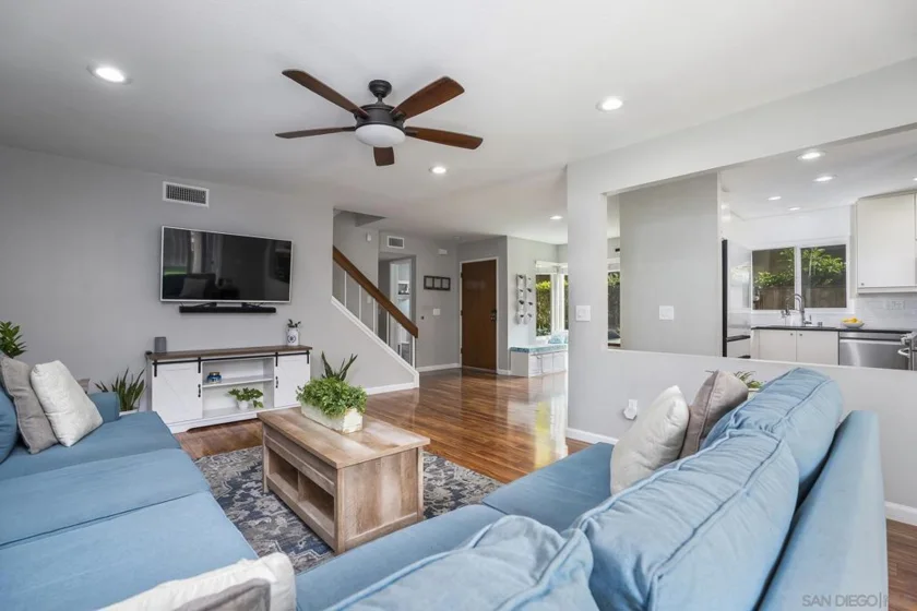 1465 Bridgeview photo 1