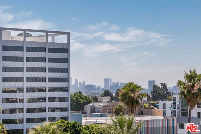 7135 Hollywood Boulevard #606 photo 3