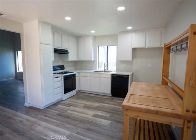 2055 Earl Glen photo 14