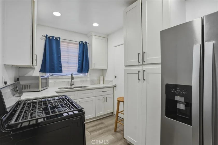 4076 Hillcrest Drive #A photo 3