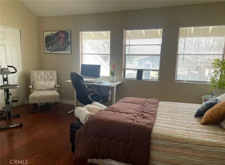 404 Brighton Springs photo 11