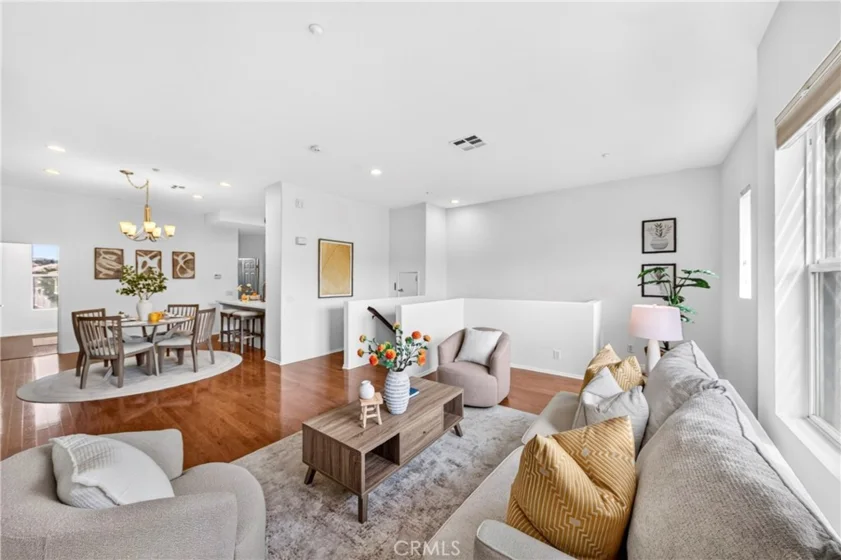 2256 Clark photo 4