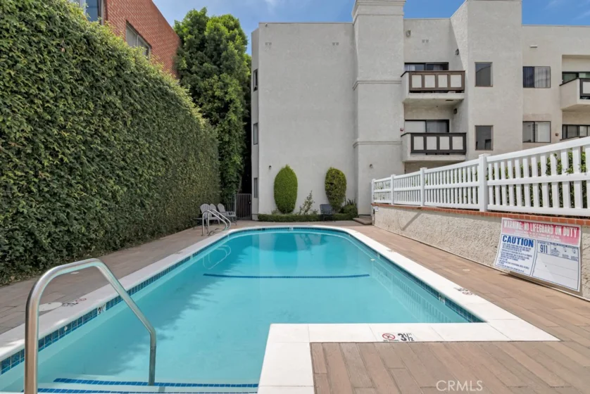 17914 Magnolia Boulevard #121 photo 30