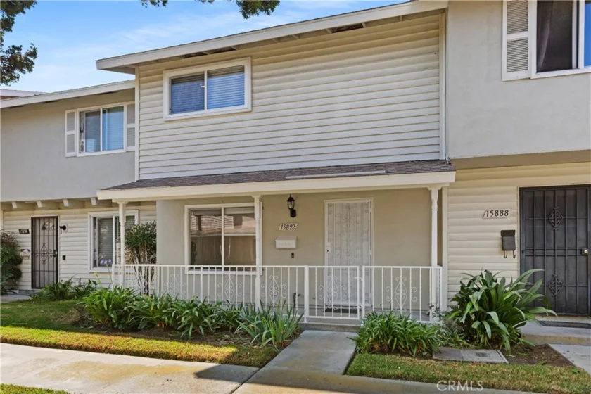 15892 Saddle Court photo 1