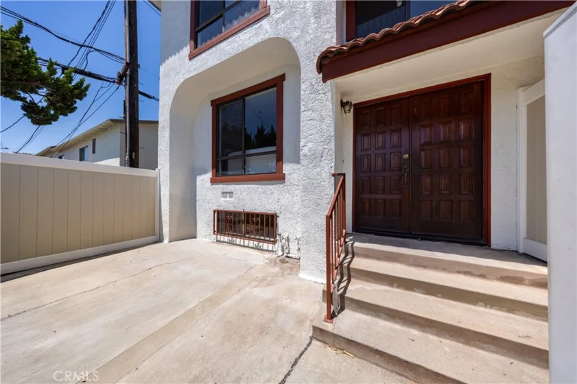 511 N Curtis #F photo 2